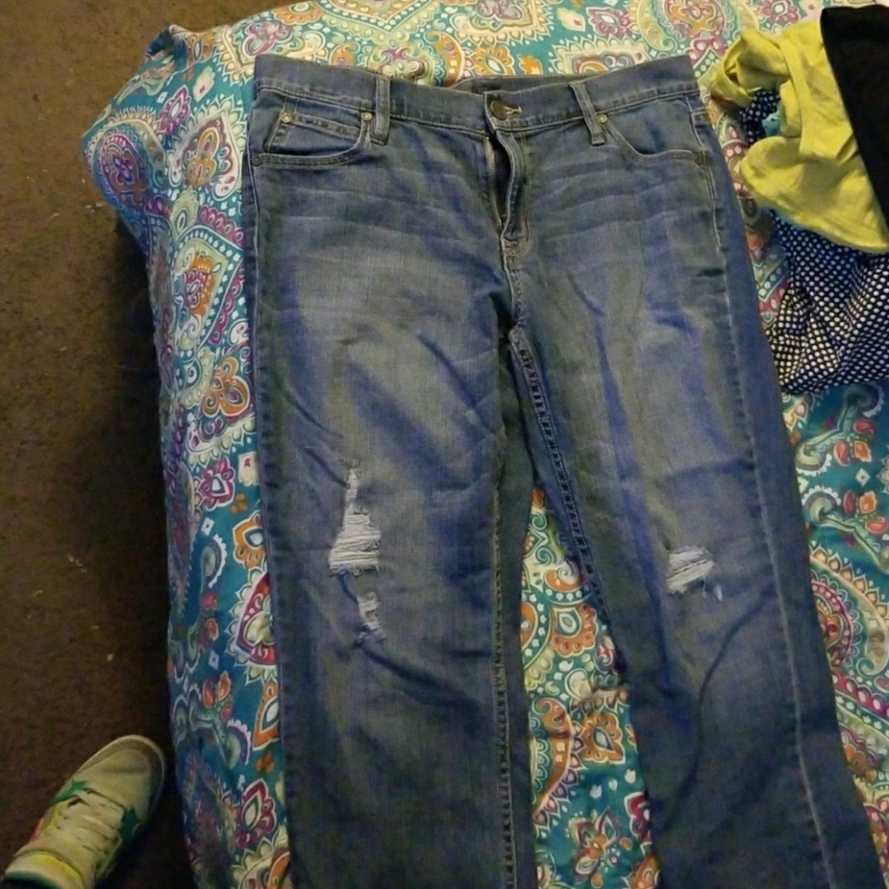 Cropped distressed jeans
